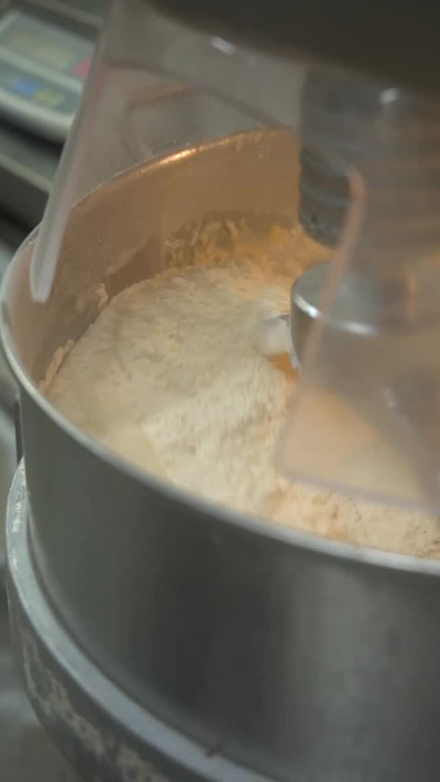 Bratapfel frisch aus dem Ofen 🍎👃🏼
Außen goldbraun mit einer karamellisierten Zuckerschicht und innen saftig weich mit Rosinen 😍

#bratapfel #kuchen #weihnachtszeit #naschen #süßigkeiten