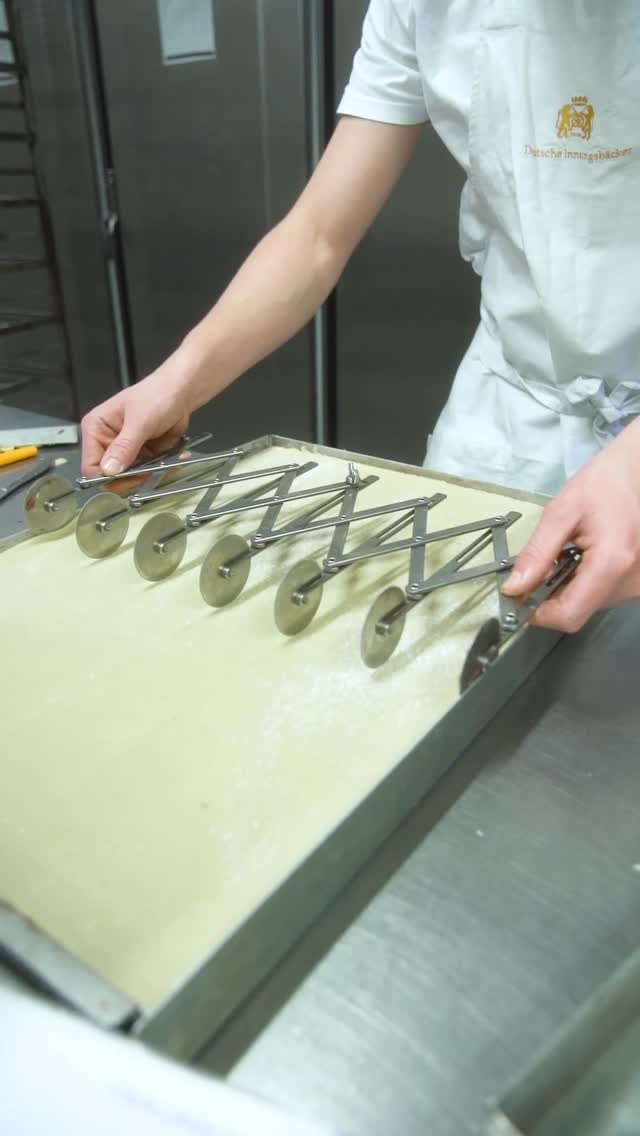 Wer könnte auch in Schokolade baden? 🍫🤤
Markiere deinen Schoko-Hasi in den Kommentaren. 🤭

#schokolade #dominosteine #süßigkeiten #süßes #weihnachtszeit