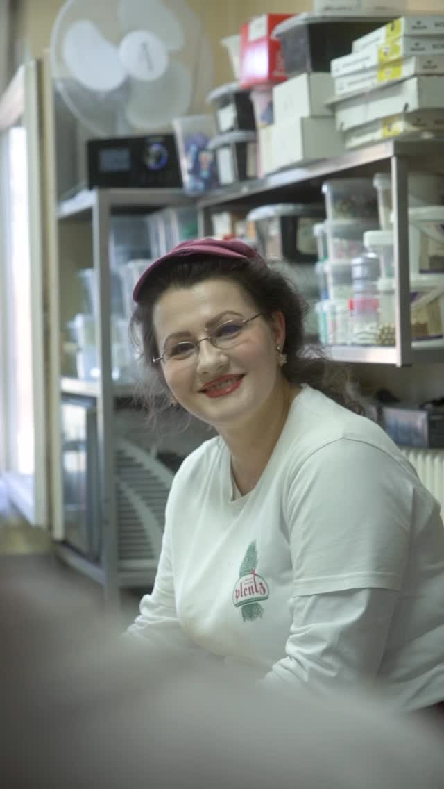 Cremige Pistazien Torte im Weihnachtlichen Mantel 🤩 Ab morgen in unseren Filialen erhältlich 🤤

#pistazien #torte #naschen #weihnachten #weihnachtsgebäck